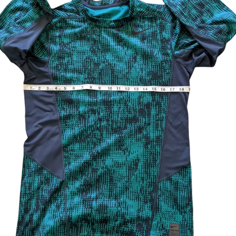 Nike Pro Fitted Men's  Long Sleeve Shirt Dri Fit Size Medium Workout Gym